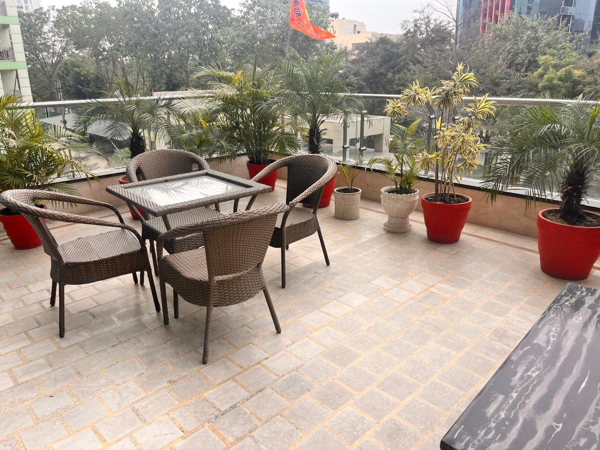 Gazebo Inn & Suites Medanta Gurgaon Exterior photo