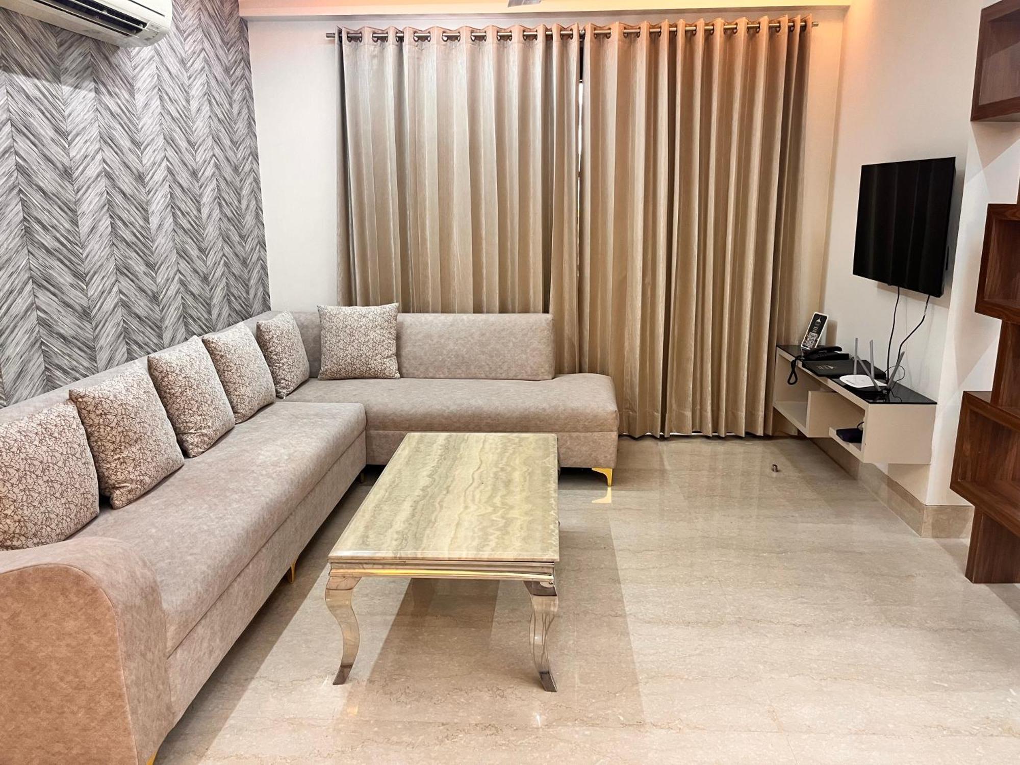 Gazebo Inn & Suites Medanta Gurgaon Exterior photo