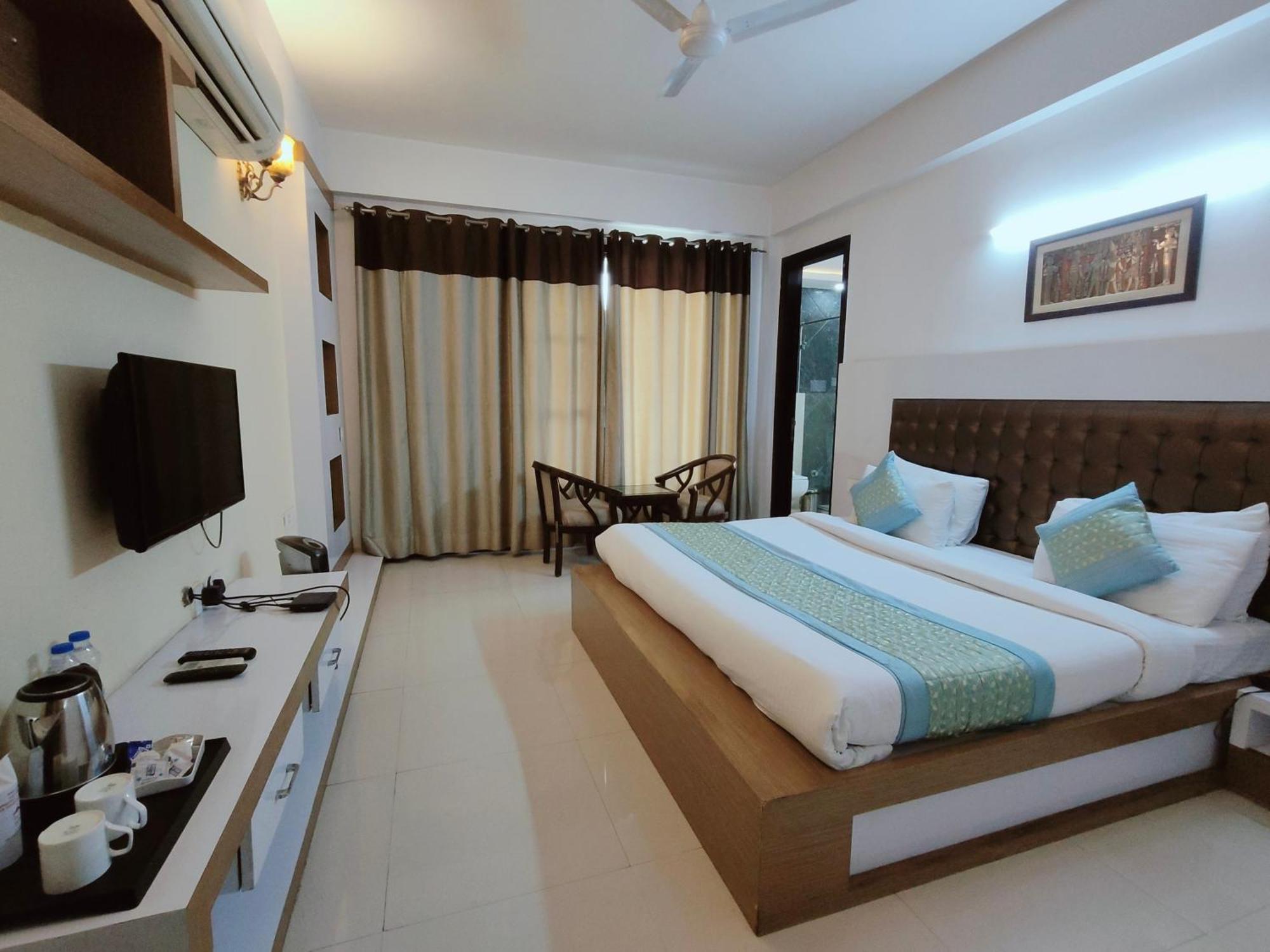 Gazebo Inn & Suites Medanta Gurgaon Exterior photo