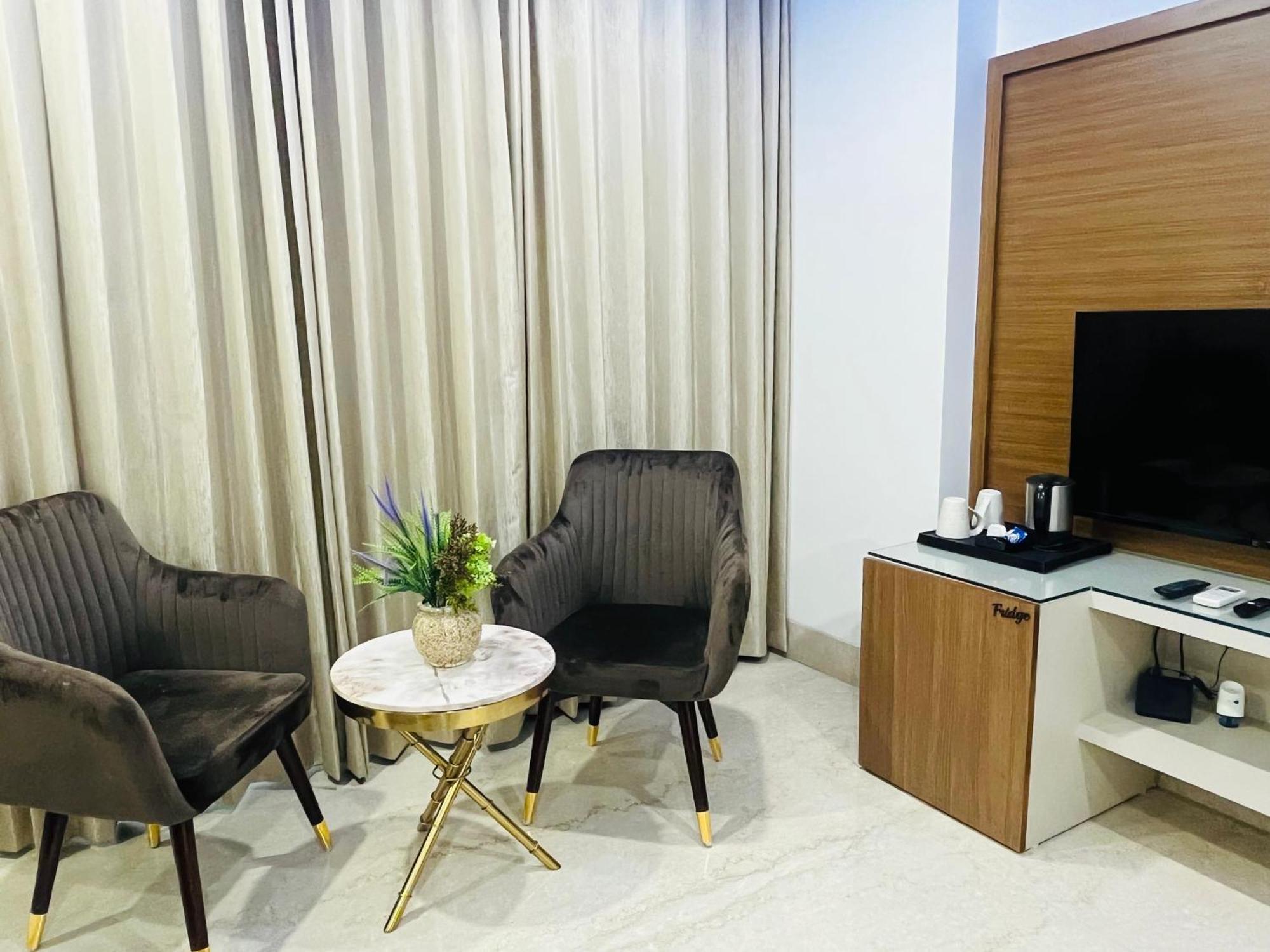 Gazebo Inn & Suites Medanta Gurgaon Exterior photo