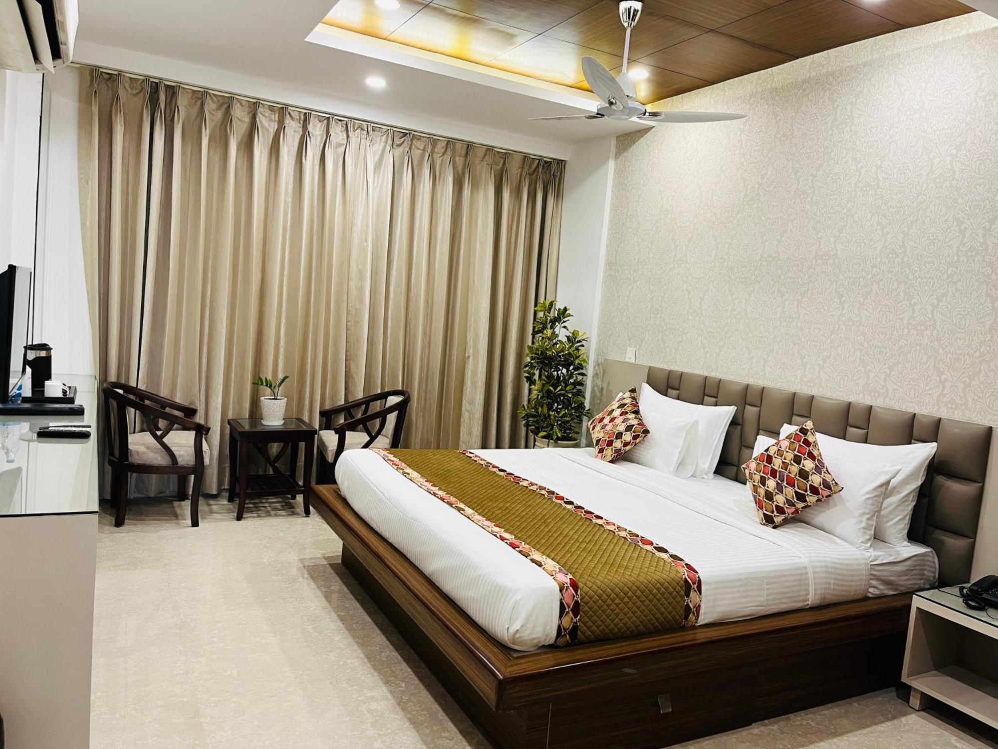 Gazebo Inn & Suites Medanta Gurgaon Exterior photo